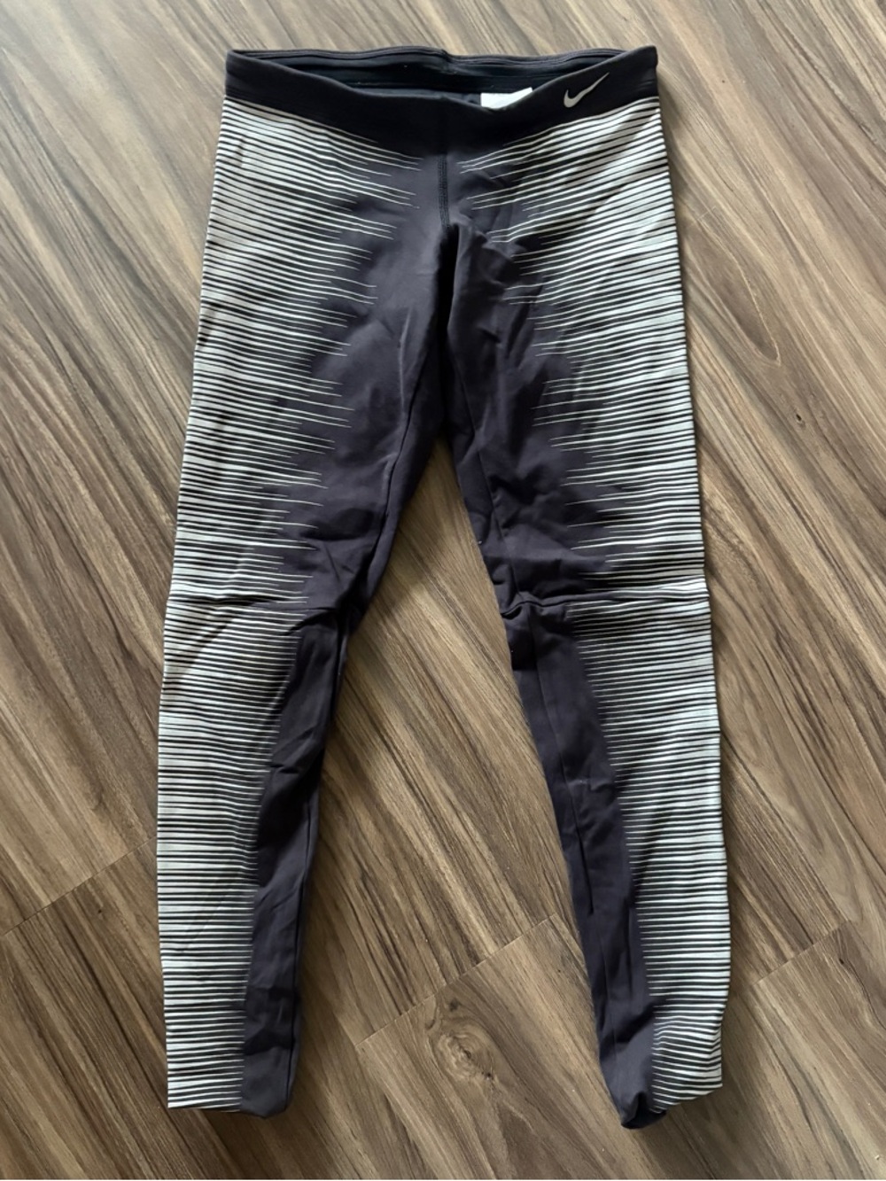 Nike Women’s Dri-Fit Flash Reflective Graphic Running Leggings XS